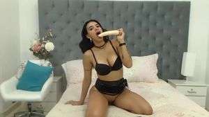 Sexy Cam Girl Mollya Want To Deepthroat Her Dildo